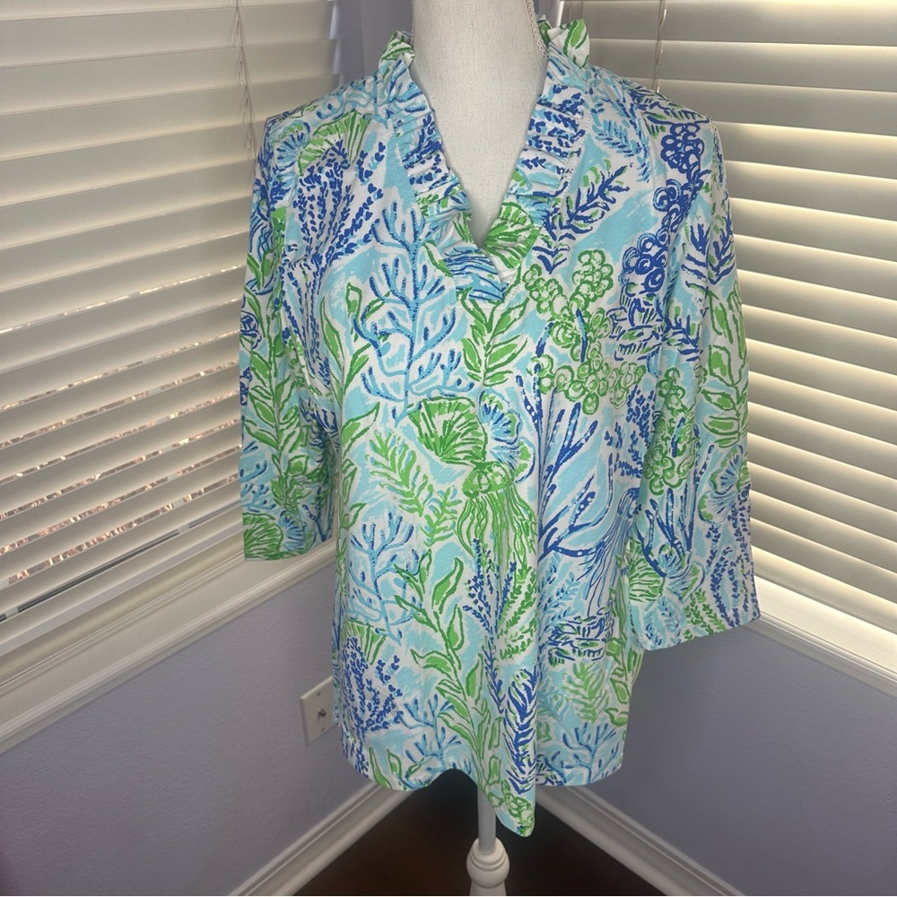 🔥 3 FOR $25 SALE 🔥 Floral Blue and Green Blouse